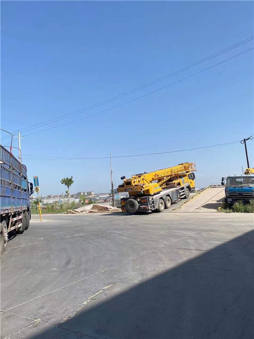 定州市25吨吊车的租赁价格大概是多少？